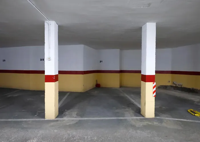 R & T Cordoba Center Apartamentos - Parking